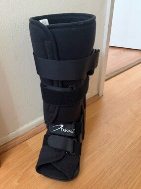 DeRoyal Black Medical Walking Boot small size